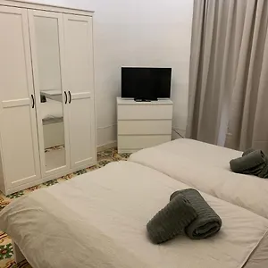 2 Bedroom In The Centre Of Appartamento La Valletta