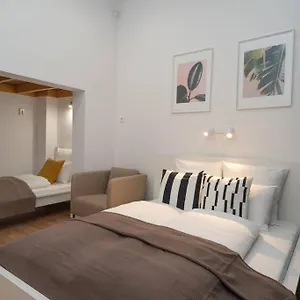 Located, 150 M2 5 Bedrooms Apt., Appartement