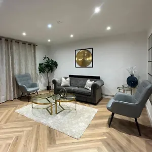 stylish-home-for-your-perfect-staycation.brighton-hotels-england.com/