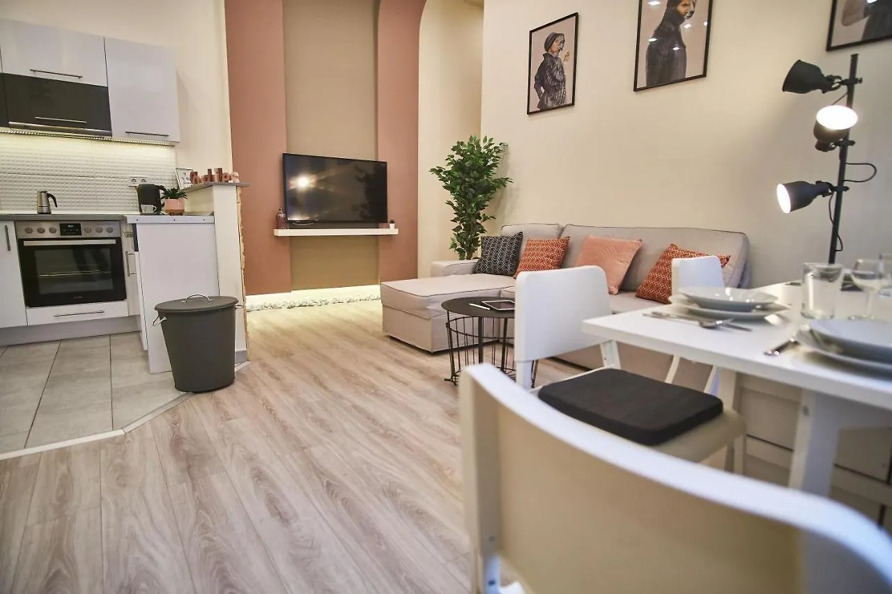 F4 Design Apartment- Boedapest
