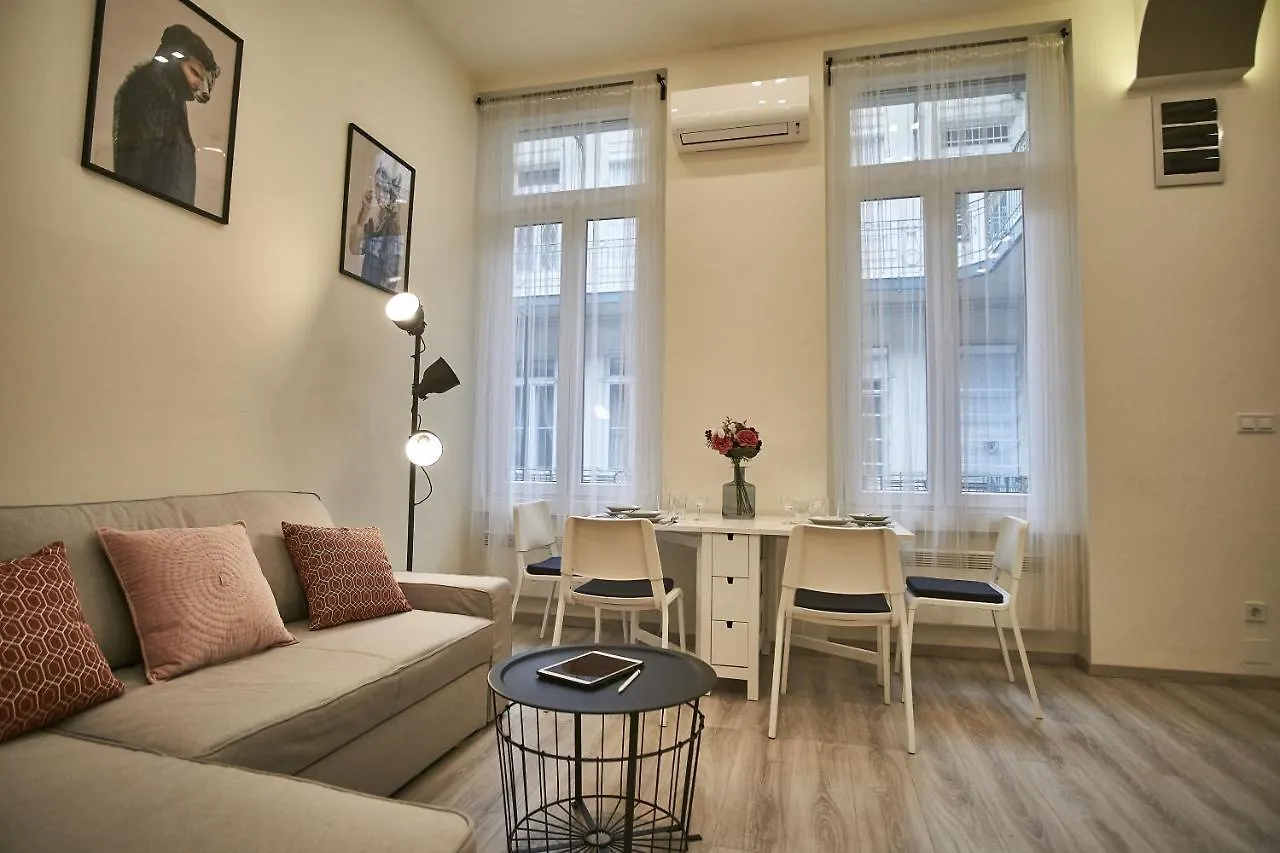 F4 Design Apartment- Boedapest